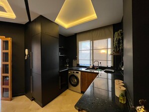 Private kitchen - 3-bedroom apartment in charming Casablanca with WiFi, AC. Start your adventure (Casablanca)