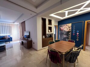 Dining - 3-bedroom apartment in charming Casablanca with WiFi, AC. Start your adventure (Casablanca)