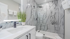 Townhome, 3 Bedrooms | Bathroom | Towels, shampoo - Uptown Oasis 3 Bedroom Townhouse (Sarasota)