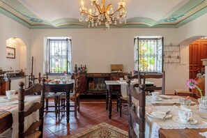 Free daily continental breakfast - Piemonte Country House (Agliano Terme)