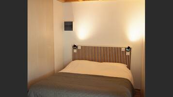 1 bedroom, iron/ironing board, travel cot, free WiFi