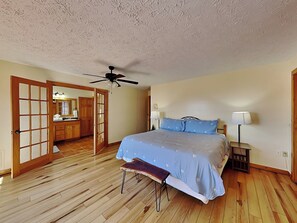 3 bedrooms, iron/ironing board, Internet, bed sheets - Gatlinburg Mountain Cabin with Stunning Views, a Hot Tub + Movie Theater (Gatlinburg)