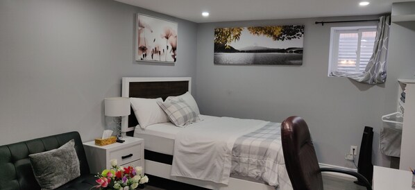 1 soverom, skrivebord, strykejern/-brett og wi-fi