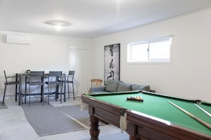 Game room - Broadbeach House Inlet - Winter Promo Stay 3 pay 2 (Inverloch)