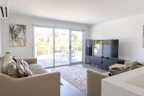 Smart TV, table tennis, books