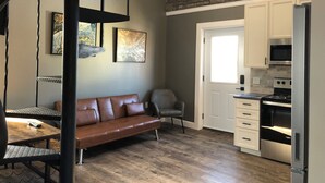 Unclassified image, 3 of 11, button - Luxury, top floor suite with free parking space. Walking distance to downtown! (Kingston)