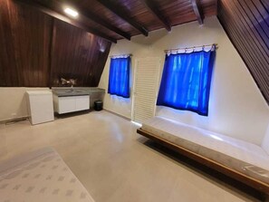 2 bedrooms, laptop workspace, bed sheets