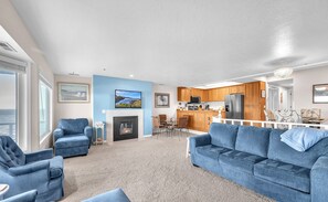 Smart TV, fireplace, stereo