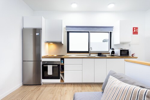 Home2Book Radiant & Stylish Urban Apartment