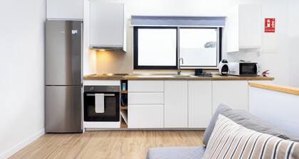 Home2Book Radiant & Stylish Urban Apartment