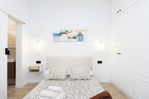 2 dormitorios, escritorio, tabla de planchar con plancha y wifi