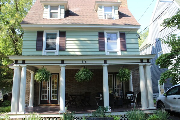 Exterior - Historic remodeled 4-bedroom house in heart of University Neighborhood, Syracuse (Syracuse)