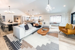 TV, peis og kontorer