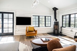 TV, fireplace, offices