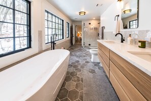 Shower, hair dryer, towels, shampoo