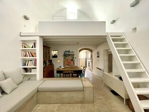 Smart-tv en een open haard