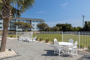 Outdoor dining - Crystal View 104A - Oceanview 3BR 2BA Condo - Atlantic Beach (Atlantic Beach)