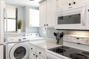 Fridge, microwave, oven, dishwasher - Summer Winds B-442, Oceanfront, 3BR, 2BA - Atlantic Beach (Indian Beach)