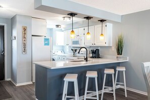 Réfrigérateur, micro-ondes, four, lave-vaisselle