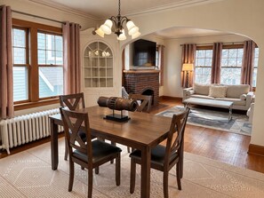 Unclassified image, 3 of 8, button - Mac-Groveland • 2 King Beds • Walkable • WiFi • Laundry • Pets welcome! (Saint Paul)