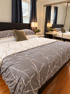 Room - Mac-Groveland • 2 King Beds • Walkable • WiFi • Laundry • Pets welcome! (Saint Paul)
