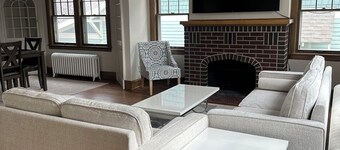 Charming 2-bedroom apartment in Saint Paul. Near MAC, UST, St. Kate's.