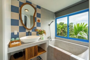 Deluxe-Doppelzimmer, 1 King-Bett, Stadtblick | Badezimmer
