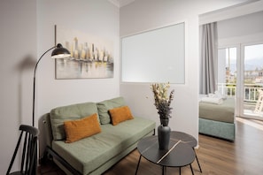 Appartement Confort | Coin séjour | TV connectée de 50 pouces avec chaînes par câble