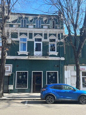 Exterior - 2-bedroom apartment in superb Constanta city center with balcony and terrace (Constanta)