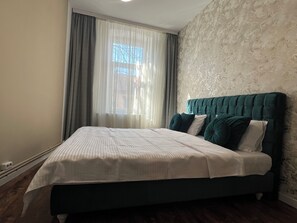 2 bedrooms, iron/ironing board, WiFi, bed sheets - 2-bedroom apartment in superb Constanta city center with balcony and terrace (Constanta)