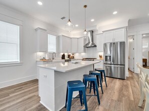 Coffee/tea maker, toaster, dining tables, kitchen islands - ☀️Luxe 30A-Bikes-Pool-Prime Location-Casita Grayton☀️ (Santa Rosa Beach)