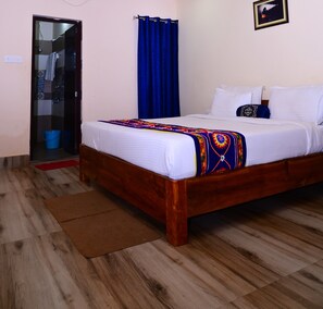 Desk, free WiFi, bed sheets - DhamStay Hotel Silicon Residency Puri (Puri)