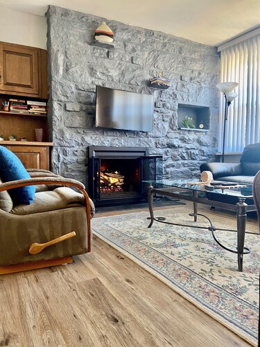 Charming one-level retreat near Philly with private yard, kid/pet friendly