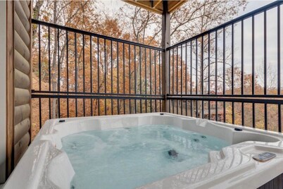 *Brand New Cabin w/ POOL! Theater + Near TOWN!*