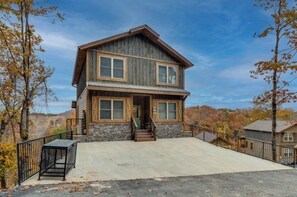 Exterior - *Brand New Cabin w/ POOL! Theater + Near TOWN!* (Pigeon Forge)