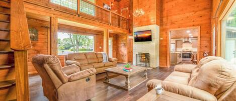 Televisión y chimenea