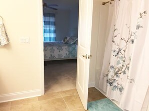 4 Schlafzimmer, Bügeleisen/Bügelbrett, kostenloses WLAN, Bettwäsche