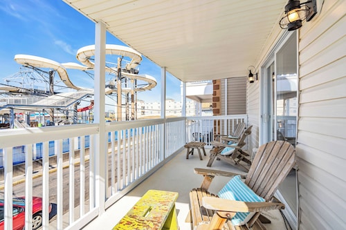 Large Beach House &Front WaterPark