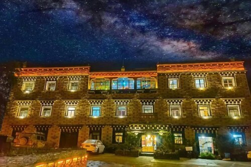 Yading Totem Boutique Inn