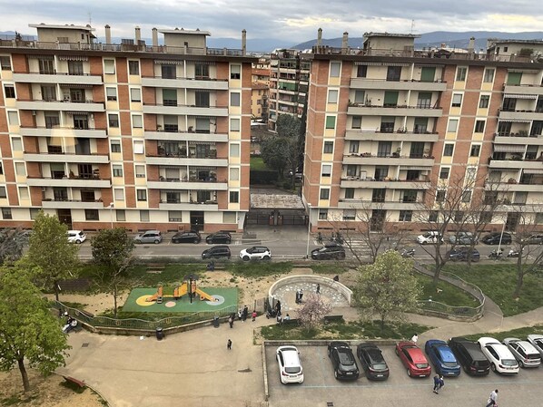 Exterior - Coach 82 (Florence)