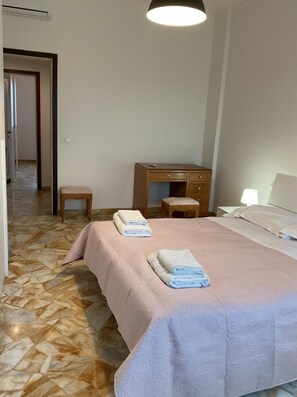 Apartemen Klasik, balkon, pemandangan kota | 3 kamar tidur dan Wi-Fi gratis