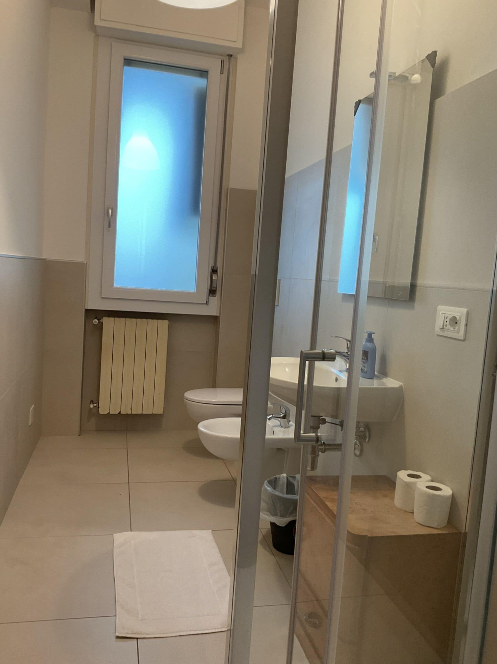 Classic-Apartment, Balkon, Stadtblick | Badezimmer | Dusche, Haartrockner, Handtücher