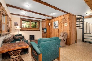 Téléviseur connecté, foyer, jeux vidéo, table de ping-pong