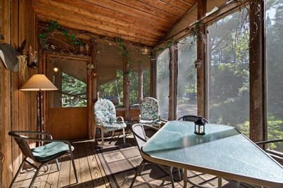 Hidden Pines Lakefront Family Home with WIFI only 2.5 hours from the Twin Cities