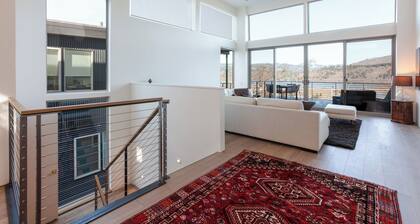 NEW Construction...Magnificent brand new 5bed/ 3.5bth in dt Hood River & Col Rvr