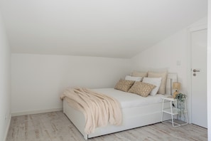1 slaapkamer, een strijkplank/strijkijzer, internet, beddengoed