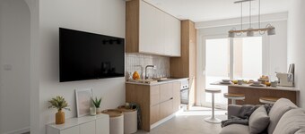 Modern Coastal Apartment with Hot Tub