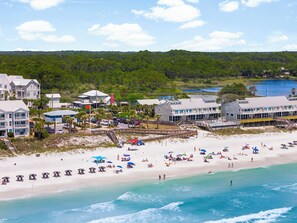 Una spiaggia nelle vicinanze