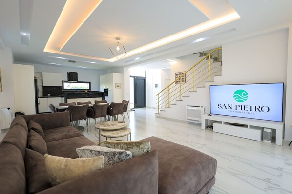 Televisión y oficina 