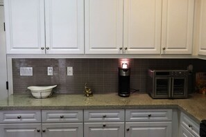 Micro-ondas, fogão, cooktop, lava-louças
